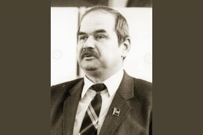 Валерий Махарадзе (портретная фотография на газетной полосе)