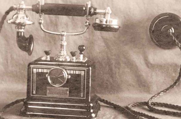 Телефон компании Ericsson. Начало XX века.