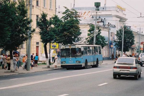 Троллейбус «ЗиУ-682В» № 200 был поставлен в декабре 1991 года в Камышин и перенаправлен во Владимир. (19.08.2008 г., г. Владимир, перед списанием). Автор Константин Федоренко
