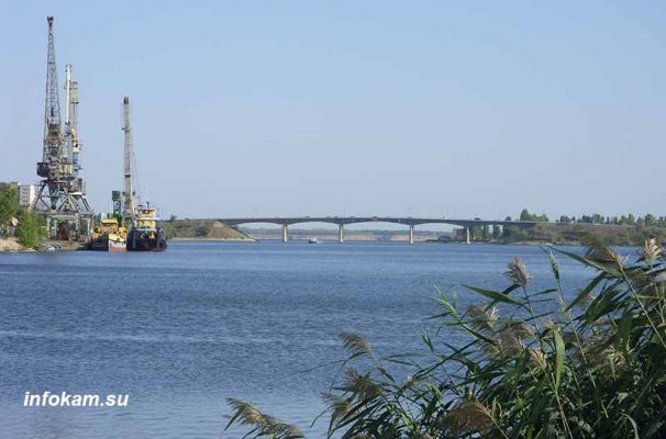Камышин. Вид на речку Камышинку и Бородинский мост