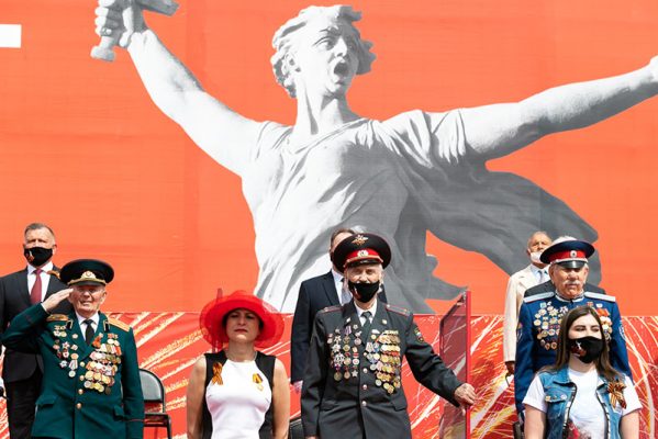 Парад Победы в Волгограде (пресс-служба администрации Волгоградской области)