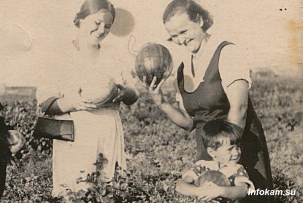 На бахче под Камышином (1936 год, архив семьи Арзумановых)