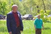 В посадке саженцев принимал участие председатель Камышинской городской думы Владимир Пономарев