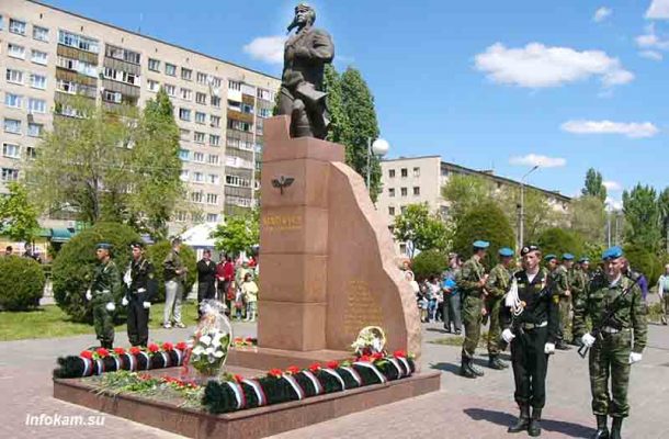 Камышин. Памятник Герою Советского Союза А.П. Маресьеву