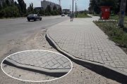 Заезд на вновь отремонтированном участке улицы Базарова оказался недоступен для инвалида-колясочника