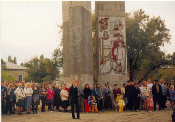 Общественное собрание у памятника 300-летию Камышина