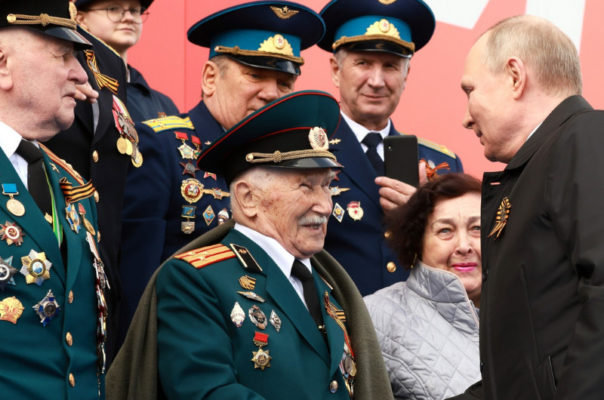 Путин, ветераны, парад