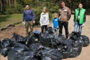 «День добрых дел» в Камышине: уборка лесопитомника ВНИАЛМИ (фото: Молодёжный клуб Русского географического общества «Новое поколение»)