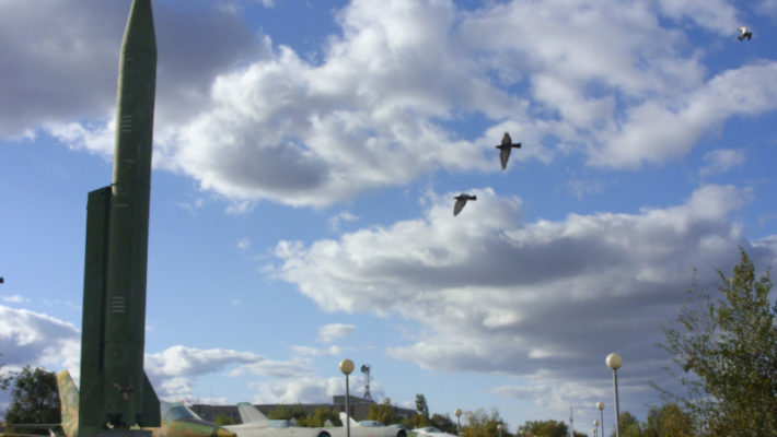 Камышин. Памятный знак «Ракета Р-300» в парке Победы