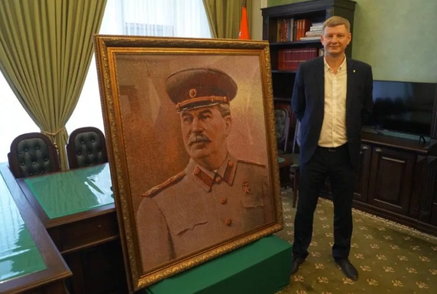 Портрет Сталина из бисера
