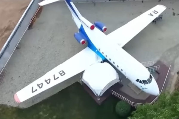 Як-40 на «Авиабазе» в Камышине