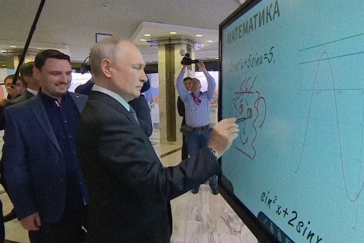 Путин рисует "рожицу"
